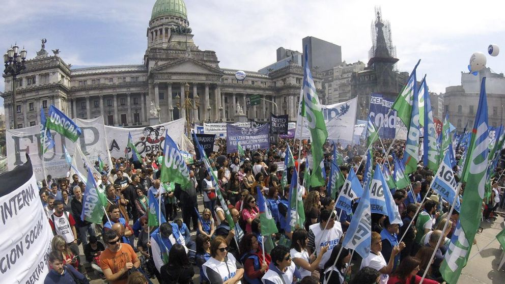 La CGT reclama la "emergencia alimentaria" y reaperturas de paritarias