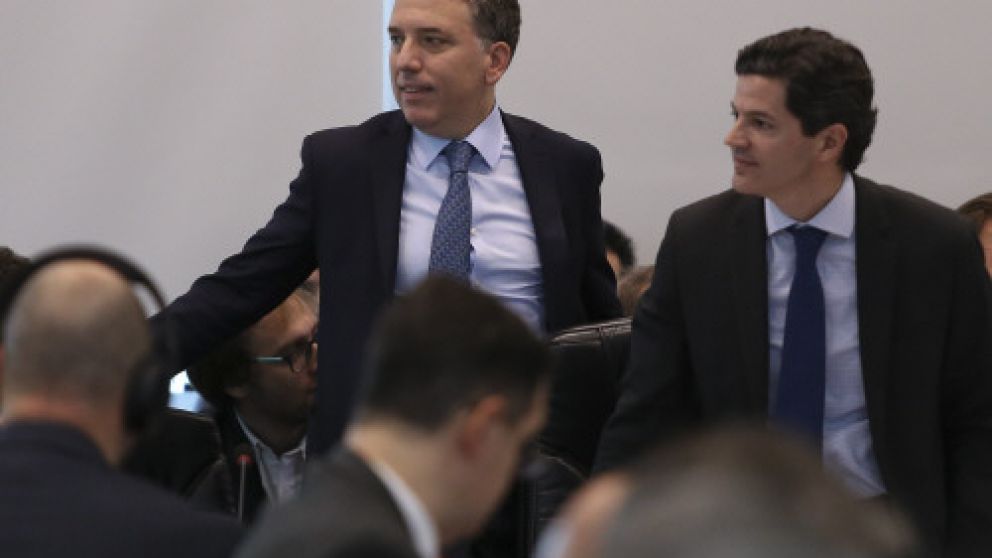 El titular de Hacienda justificó el ajuste y culpó al kirchnerismo por la herencia económica