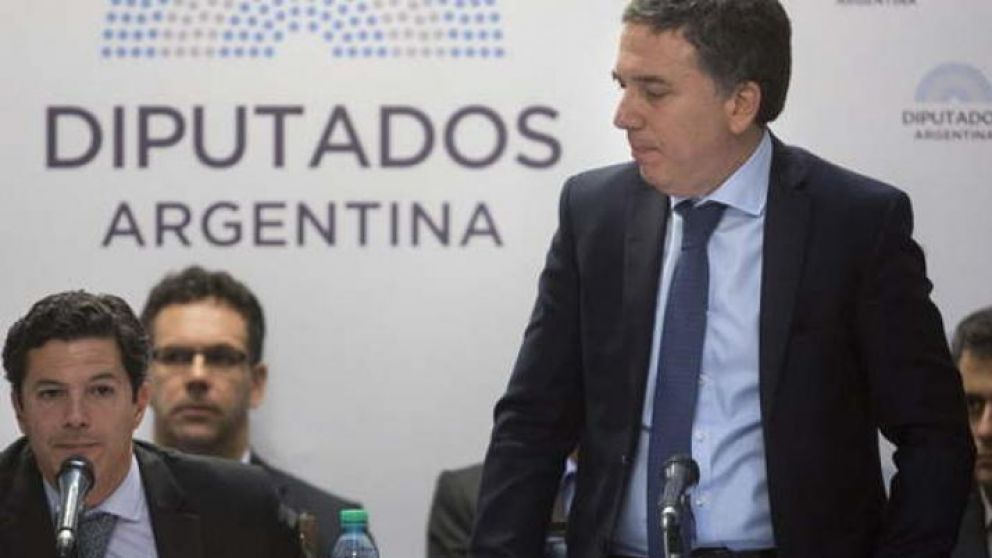 Dujovne confirmó que se usará el FGS de ANSeS para pagar pensiones y jubilaciones