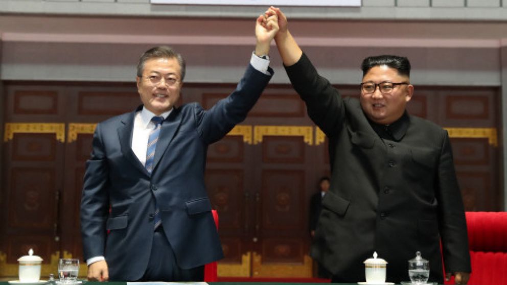 Moon Jae-in y Kim Jong-un festejan el acuerdo alcanzado