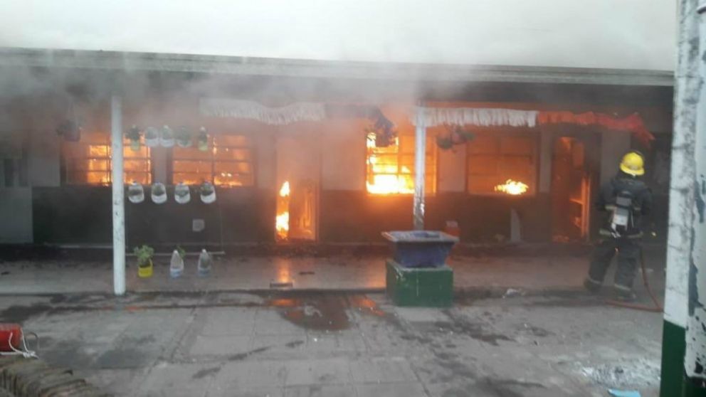 El incendio ocurrió en la madrugada del sábado