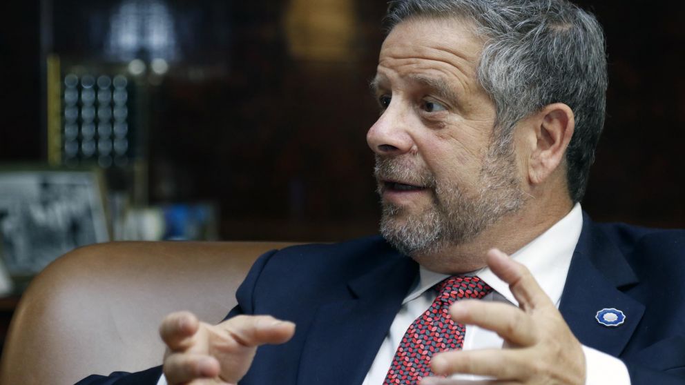 Rubinstein: "Me quedo porque no hay señal de que al Gobierno no le interesa la salud pública"