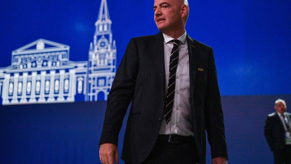 La FIFA quiere limitar las cesiones de jugadores y reformar los traspasos