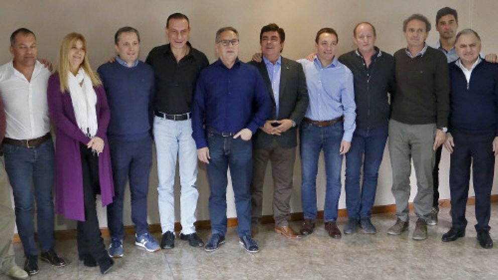 Los intendentes piden una “mesa de diálogo social”