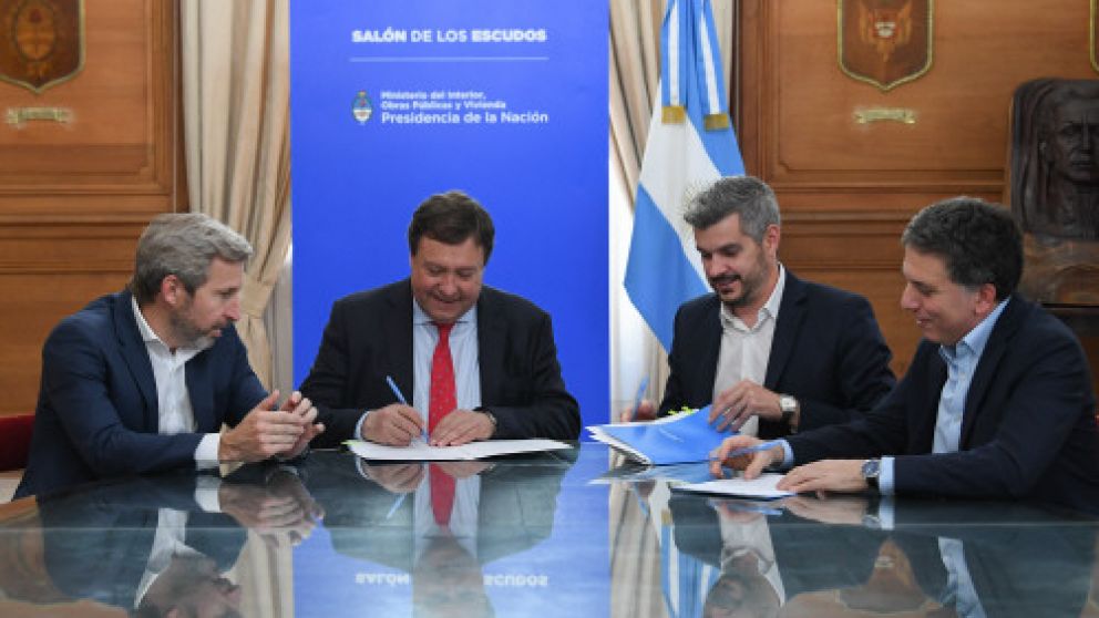 Weretilneck firmó con el Gobierno una compensación de deuda de la provincia con el Tesoro