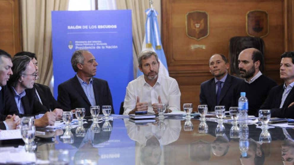 El ministro del Interior es quien lleva el peso del acuerdo con las provincias