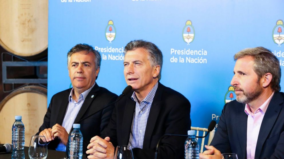 Macri admitió que el país atravesó "seis tormentas consecutivas"