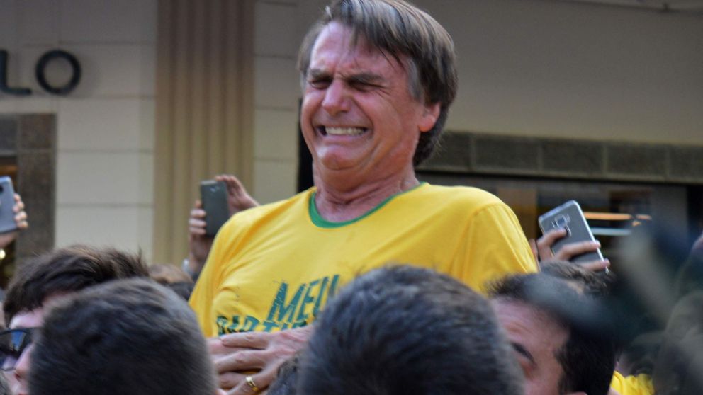 Apuñalaron a Jair Bolsonaro durante un acto presidencial