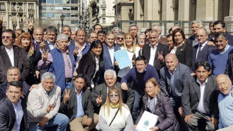 Los jefes comunales llevaron su reclamo a la Casa de Gobierno