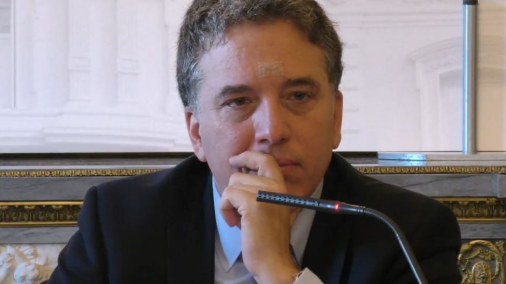 Los intereses de la deuda siguen sumando al déficit fiscal