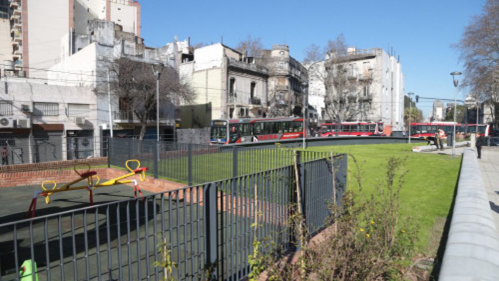 Inauguran un parque lineal en Almagro que sumará 4000 m2 de espacio público y verde