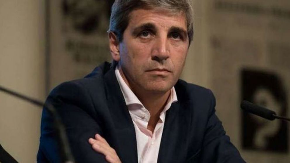 FMI: Caputo se bajó del viaje para monitorear el mercado cambiario