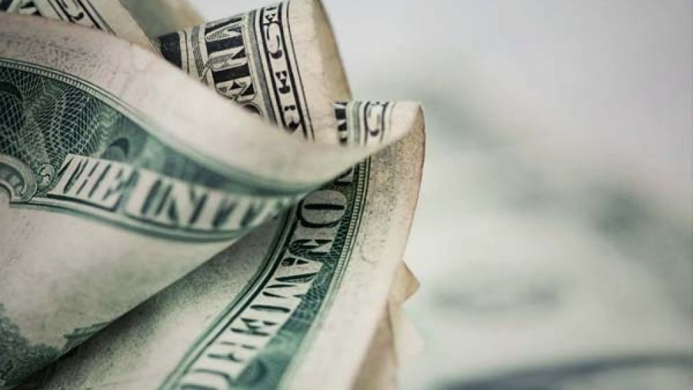 El Central adjudicó u$s358 millones y logró contener la suba del dólar