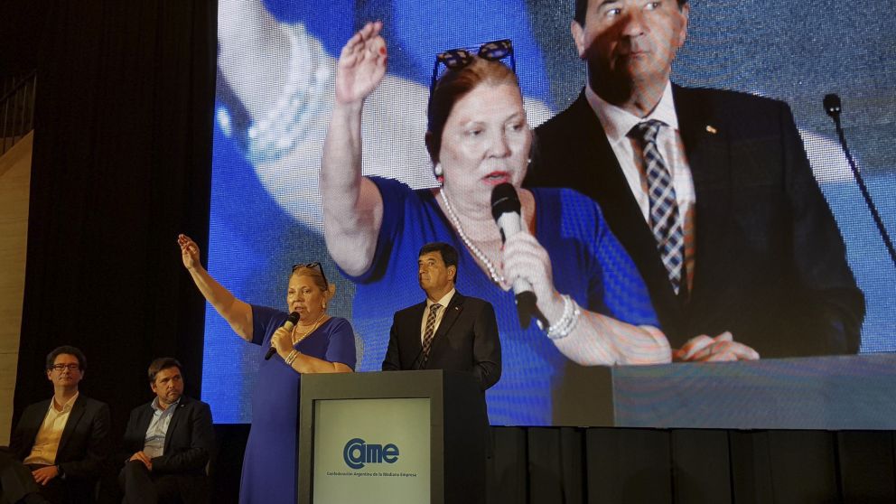 Carrió respaldó a Macri: "Nos van a sacar muertos de la Casa Rosada"