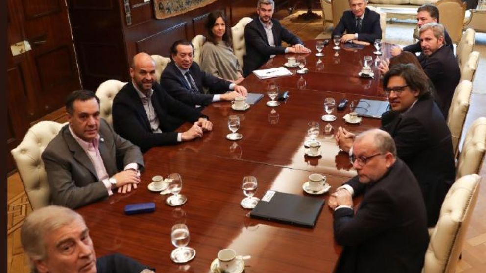 El Gobierno reduce a 10 los ministerios y Hacienda vuelve a ser Economía