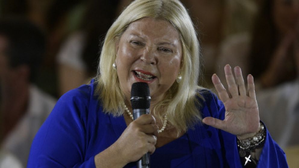 “Yo no pido cargos”, aguijoneó Carrió