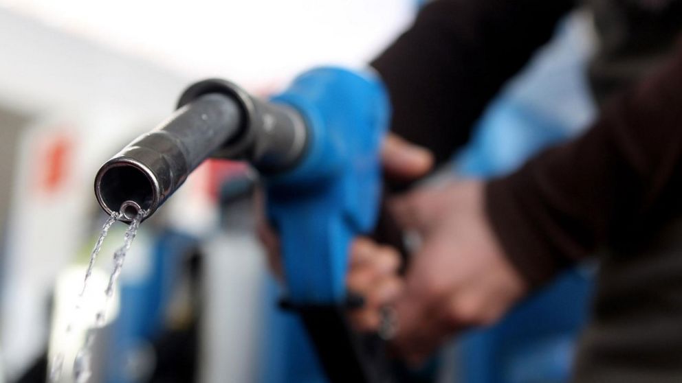 Nafta en alza: llegaría a $50 el litro