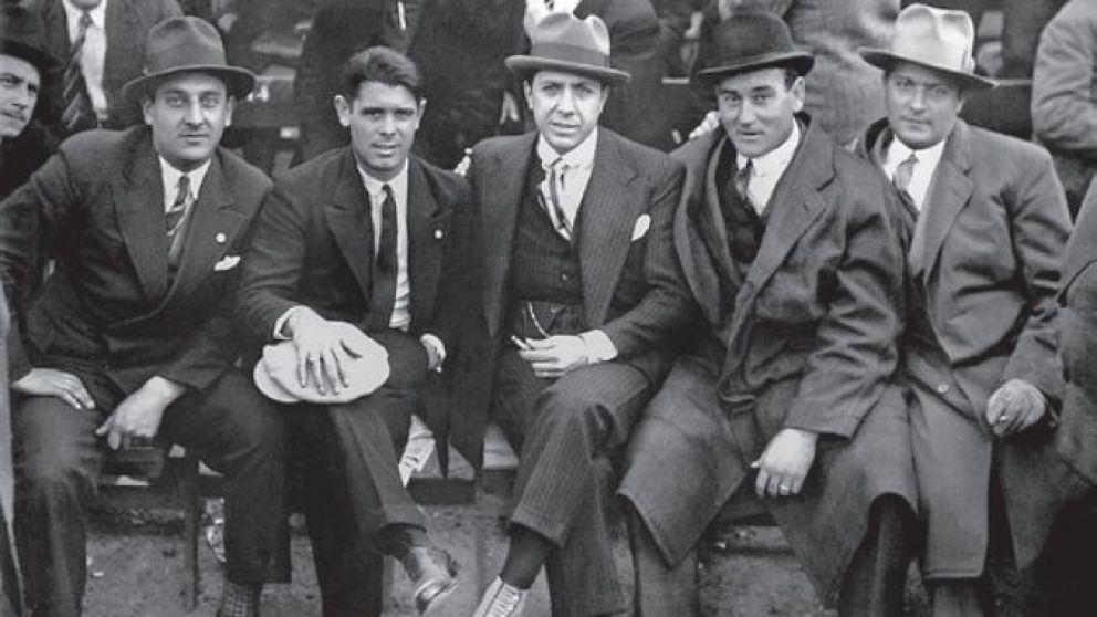 Gardel con sus amigos del Club Barcelona