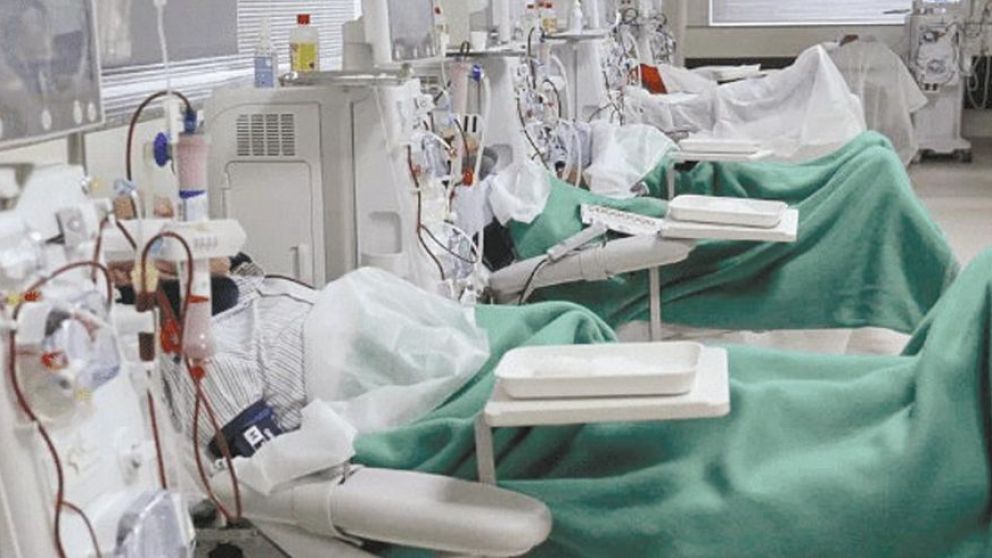 Casi 170 centros de diálisis reclaman por una deuda