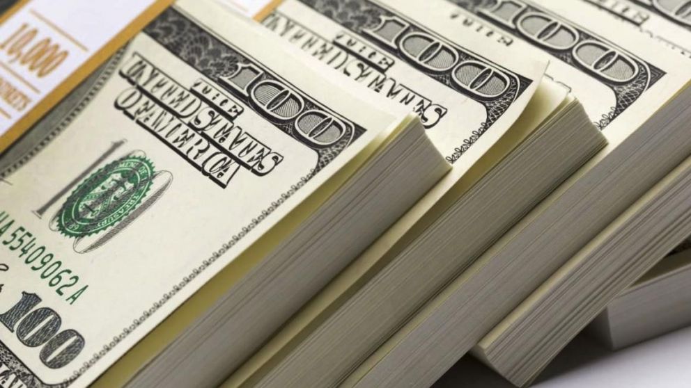 El BCRA adjudicó u$s330 M y logró bajar el dólar a menos de $40 sobre el final de la rueda