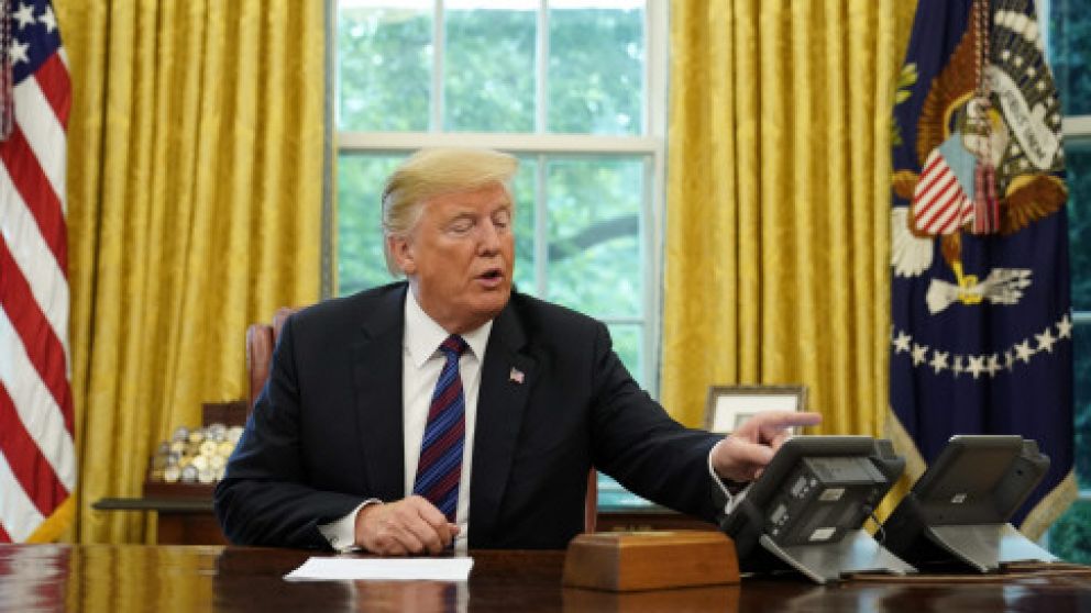 Trump, en plena conversación con su homólogo mexicano, Enrique Peña Nieto