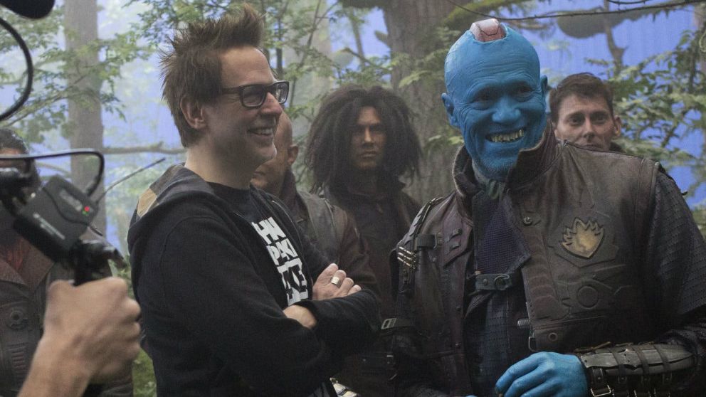 Gunn con el actor Michael Rooker en el set de Guardianes 2