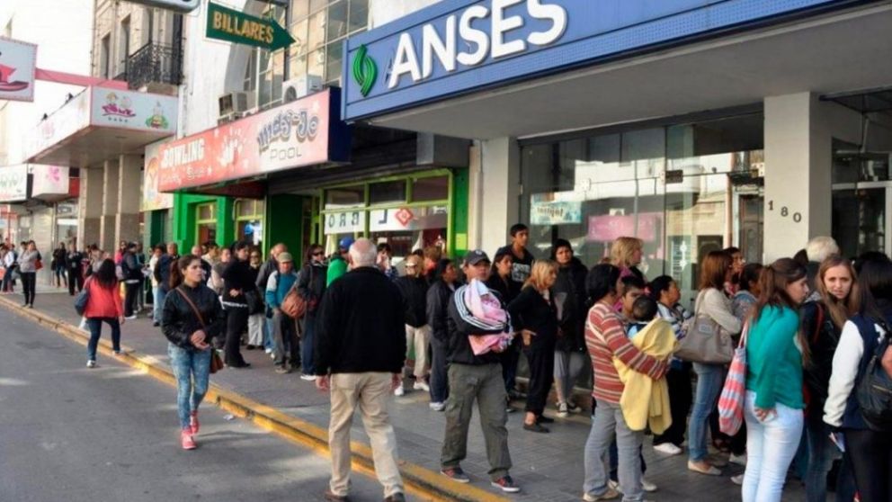 Gana terreno la idea de achicar el programa de asignaciones familiares porque “está en su máximo histórico”, afirman
