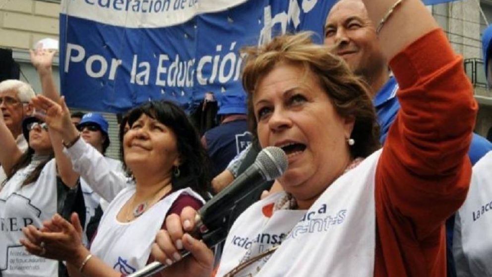 La FEB aseguró que la oferta de Vidal propone "una baja" de salarios contra la inflación