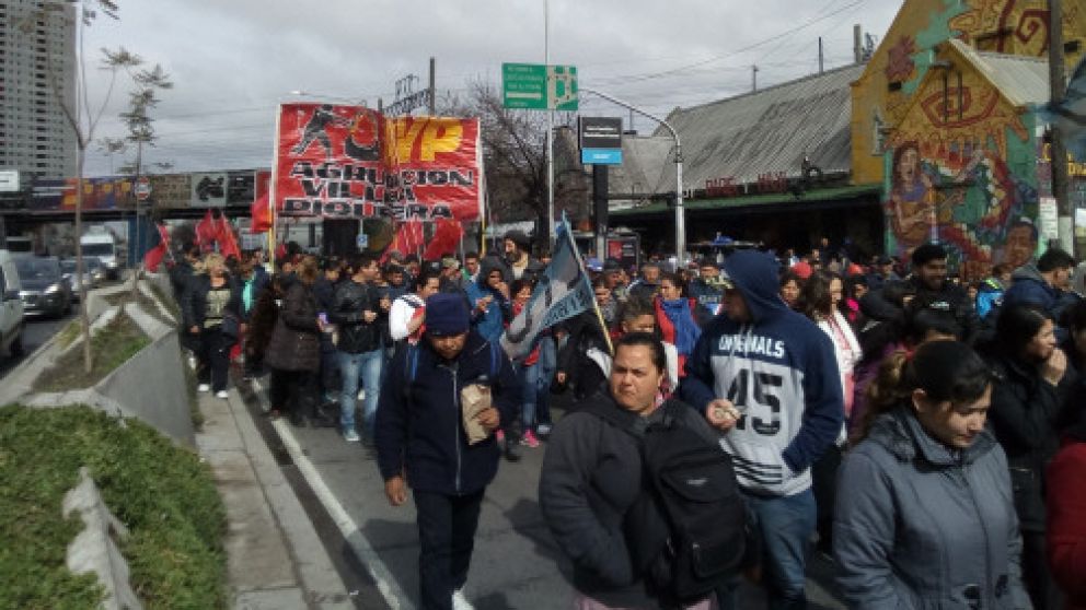 La policía impidió la protesta sobre el Puente Pueyrredón