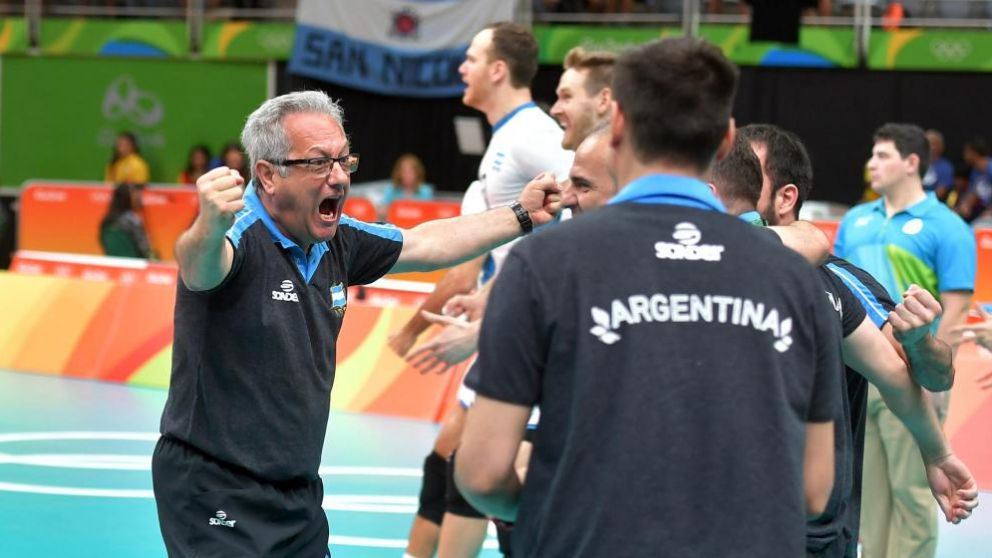 Curiosa transici�n para cambiar de mando en la selecci�n de voleibol