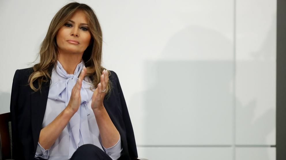 La primera dama Melania Trump asistió a la cumbre federal contra el acoso cibernético