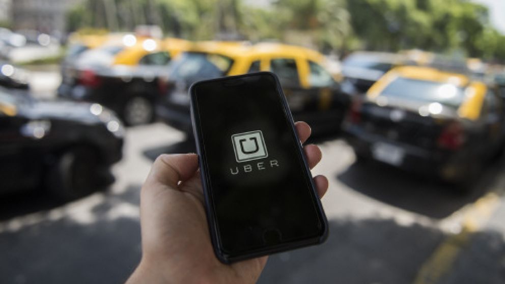 Los taxistas aseguran que Uber representa una competencia desleal