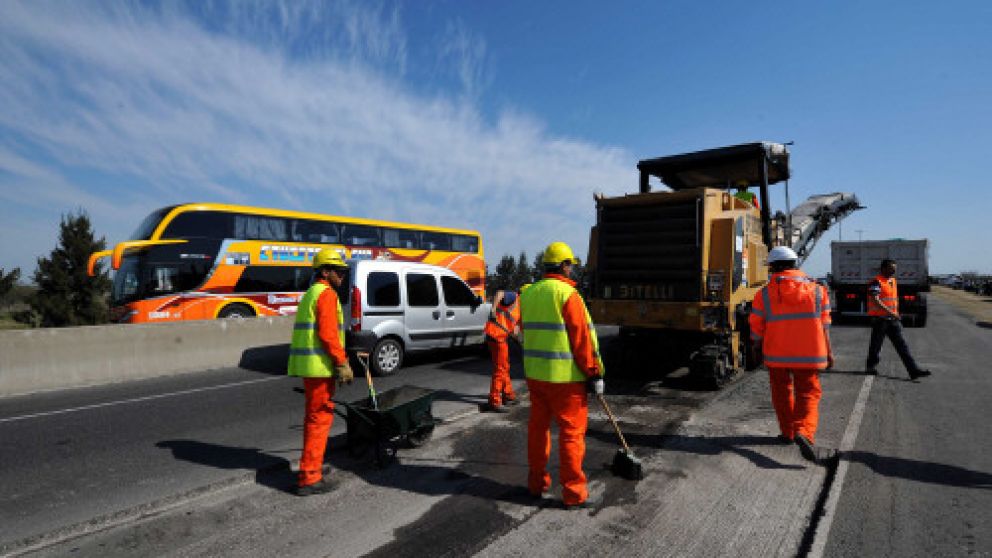 El Gobierno reconoció que la tasa de interés alta puso en peligro la continuidad de obras iniciadas