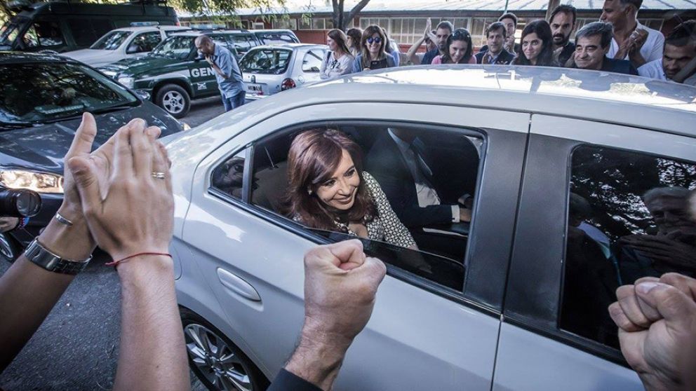 Coimas: Cristina presentó tres escritos y apuntó contra la familia Macri