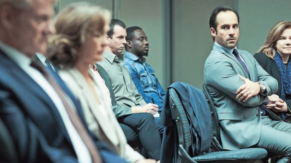 Joe (Alex Dimitriades) protagoniza el primer episodio, en que su mundo se derrumba
