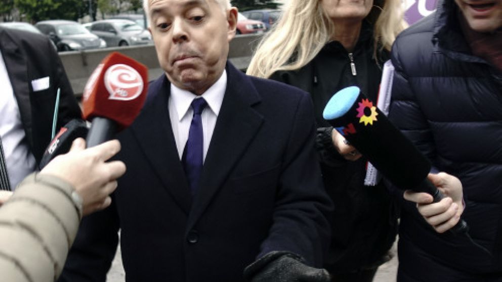 Tras declarar, Oyarbide prometió nuevas revelaciones