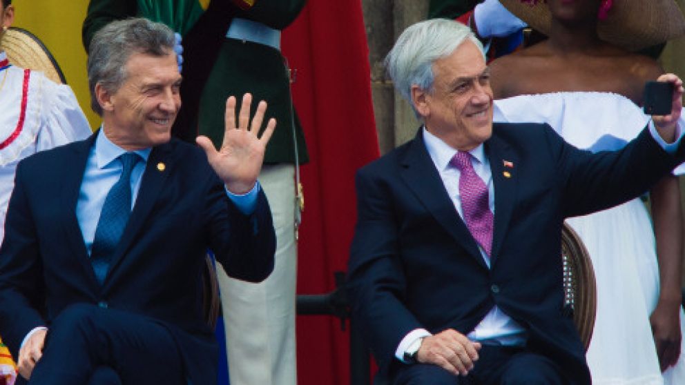 Macri y Piñera se sacan una “selfie” momentos antes de la asunción de Duque