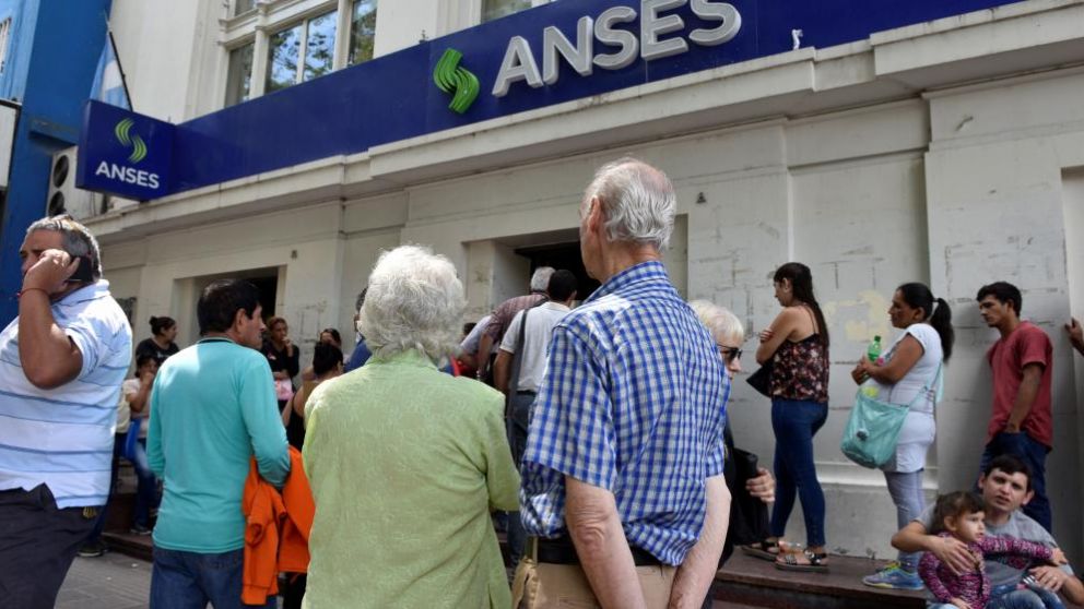Jubilaciones y pensiones aumentarán 6,68% desde septiembre
