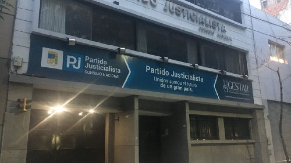 Barrionuevo no entregó las llaves de la sede partidaria
