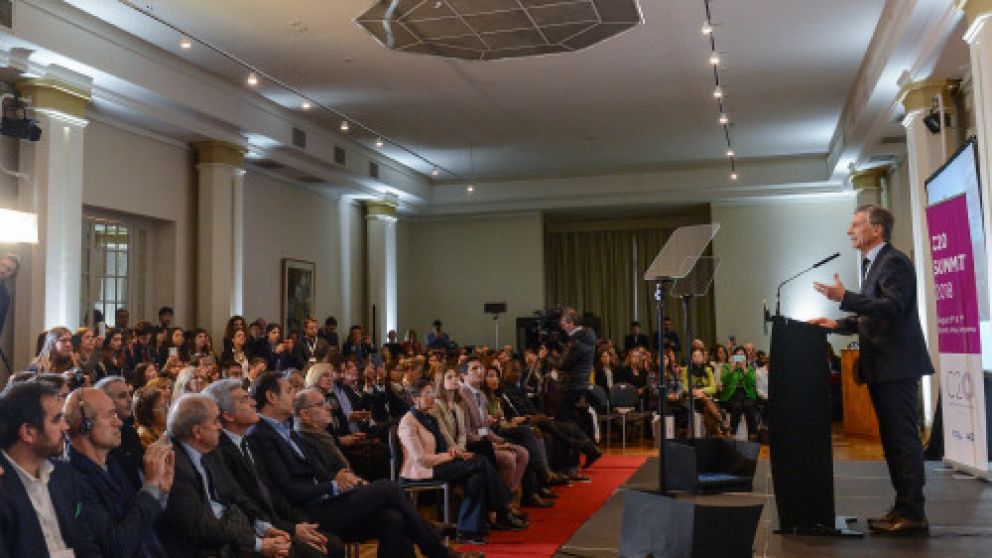 Macri recibió documentos de agrupaciones civiles en Cancillería