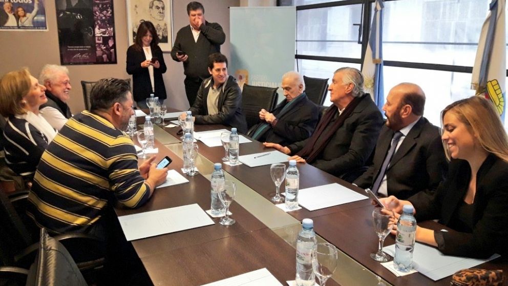 Tras reasumir la presidencia del PJ, Gioja convoca a los órganos internos