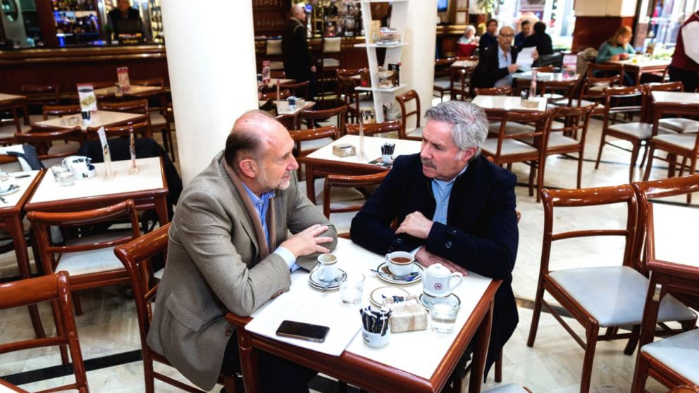 Sol� se reuni� con Perotti en la confiter�a �Augustus� en la ciudad de Rosario
