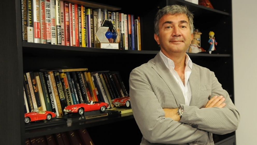 "Subir la oferta y bajar las tasas"