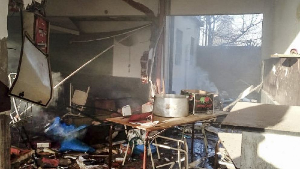 La escuela 49 de Moreno quedó convertida en ruinas