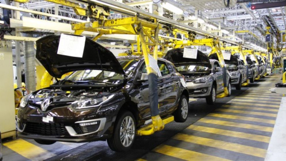 Iveco y Renault anunciaron cronograma de suspensiones de operarios