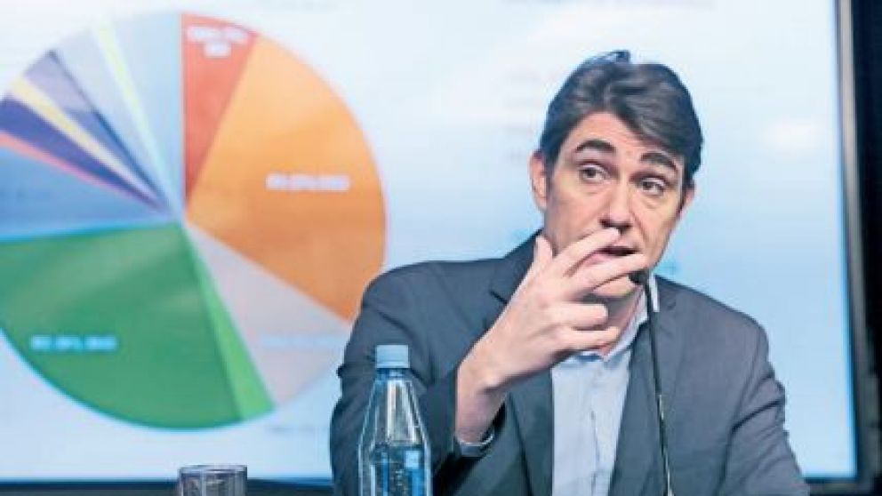 El ministro de Energía, Javier Iguacel, realizó los anuncios