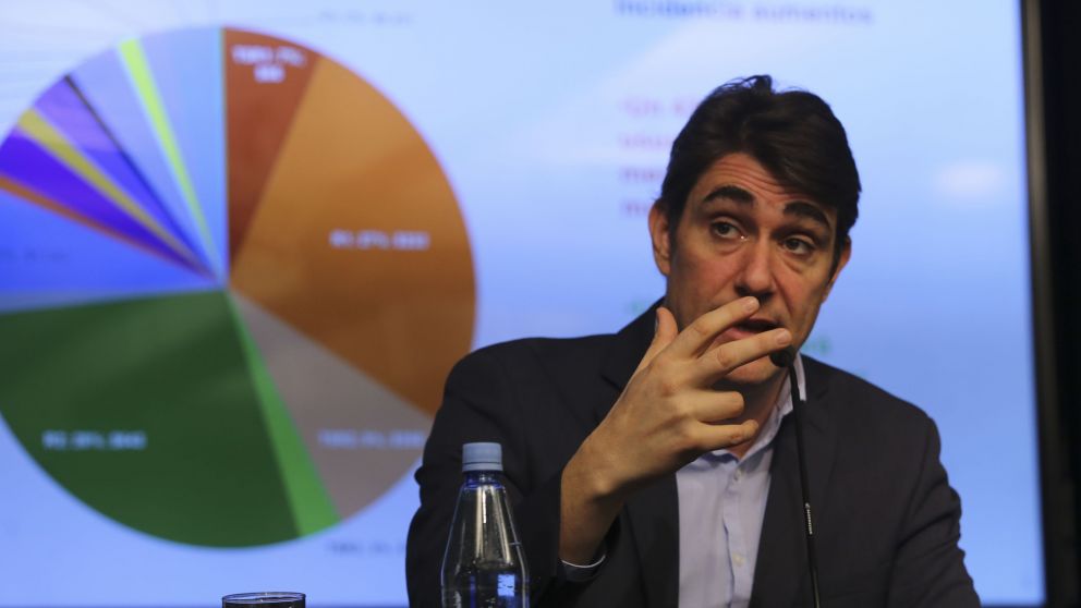 El ministro de Energía, Javier Iguacel, anuncio aumento de tarifas de gas