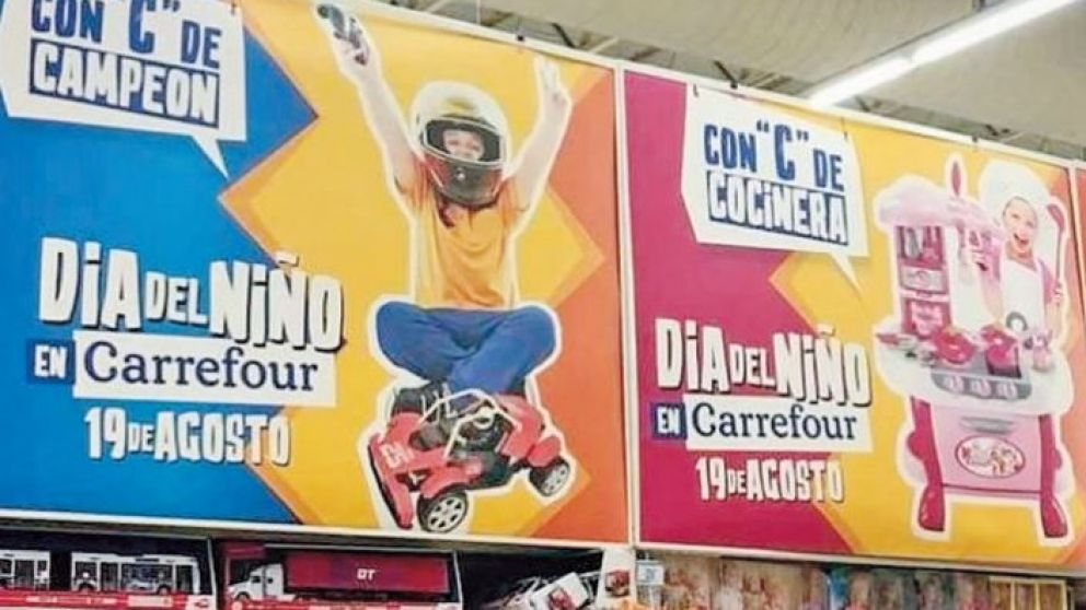 A pedido del INADI, Carrefour retiró polémicos avisos del Día del Niño