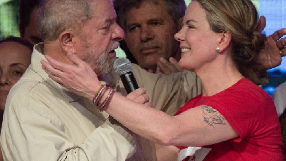 Lula y la titular del Partido de los Trabajadores, Gleisi Hoffmann