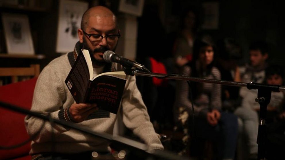 Santos populares, muertes y odios en una novela dura y realista